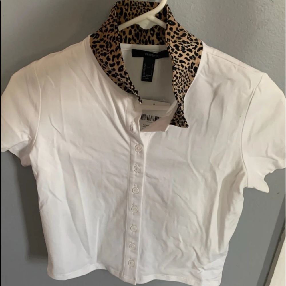White button up shirt,  W/ cheetah print collar